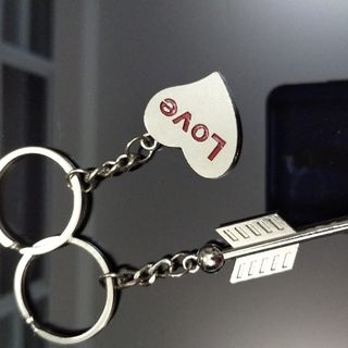 Rất nhiều mẫu móc khóa cặp đôi sỉ 13k