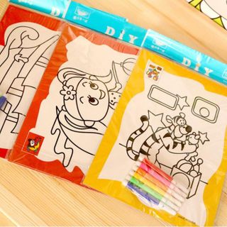 Bộ tranh tô gồm 2 tấm tranh kích thước 19cm x 26cm và 6 cây bút lông sỉ 8k nguyên bộ giá rẻ