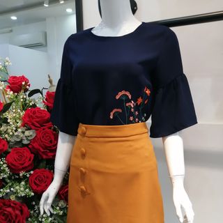 Áo dài tay thêu hoa