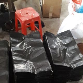 Túi nilon đen đựng rác