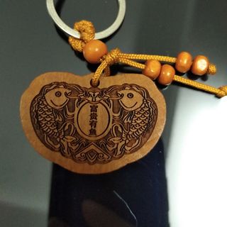 Móc khóa hình con cá bằng gỗ
