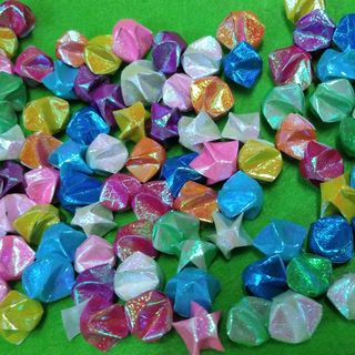 Đủ màu ngôi sao giấy xà cừ 300đ