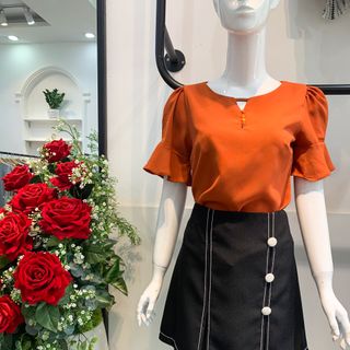 Áo ngắn tay đính nút ngực