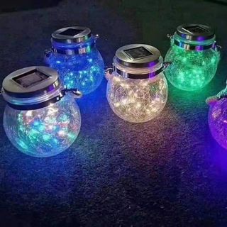 Đèn LED treo sân năng lượng mặt trời