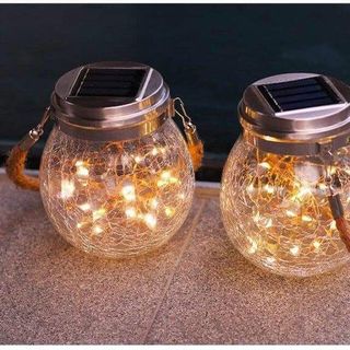 Đèn LED treo sân năng lượng mặt trời