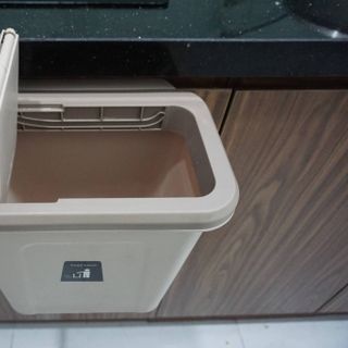 Thùng Rác Treo Nhà Bếp