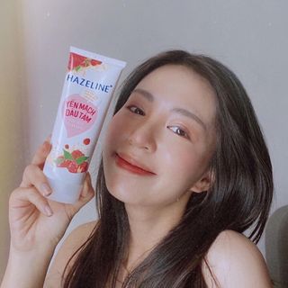 Sữa rửa mặt hazeline Yến mạch dâu tằm