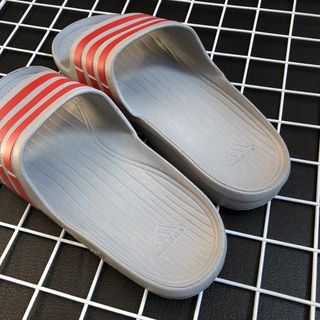 Dép nam đúc màu xám kẻ đỏ chất nhẹ