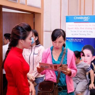 Kem chống nắng dưỡng trắng da JW BB Cream – Charming Skin