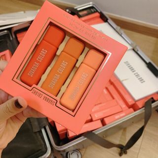 Set son siêu hót hộp gồm 3 cây - Xuất xứ Thái Lan