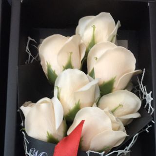 Bó Hoa Hồng Sáp 7 Bông Kèm Gấu Xinh Xắn