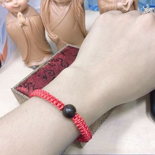Vòng tay chỉ đỏ Mix Trầm Hương