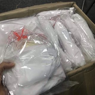 Khẩu trang cả set quần áo kháng khuẩn chống đại dịch gồm 5 món