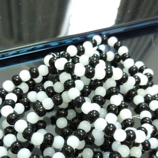 Chuỗi đeo tay đá trắng đen mix 6li