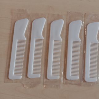Lược nhỏ dùng trong Khách Sạn