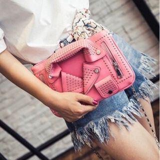 Tuia chiếc áo cách điệu