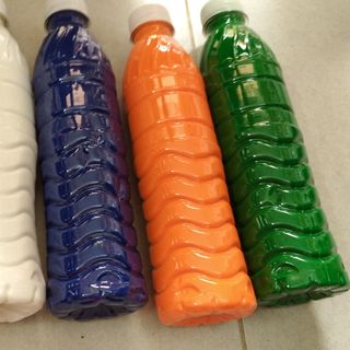 màu nước chai nửa lít đặc bóng có 12 màu đẹp