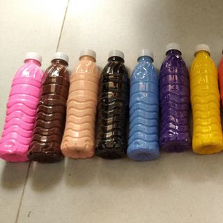 màu nước chai nửa lít đặc bóng có 12 màu 20k