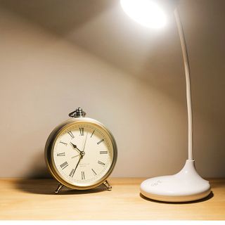 Đèn bàn led sạc cảm ứng - mã 1918