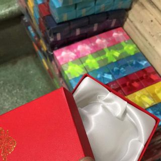 Vòng Tay Phong Thủy Cả Hộp Đựng