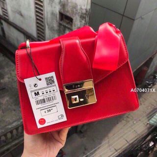 Tuia kèm lan lụa