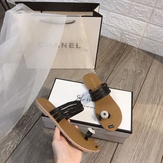 Dép xỏ ngón đá xinh