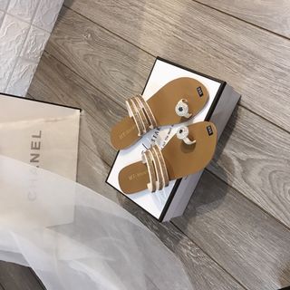 Dép xỏ ngón đá xinh
