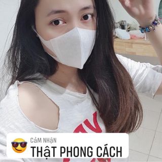 khẩu trang chống khuẩn sử dụng lại đc 2 3 lần khi giặt tay thiết kế vừa vặn khuôn mặt rất thoải mái khi đeo cực kì dể thở đặc biệt ko dính son môi lên khẩu trang có thể thâu nhỏ ngay phần tai đeo cho bé sử dụng đc giá sỉ 790k/ hộp 100c chiếc bịt kiếng 10 cái sỉ 83k giá sỉ