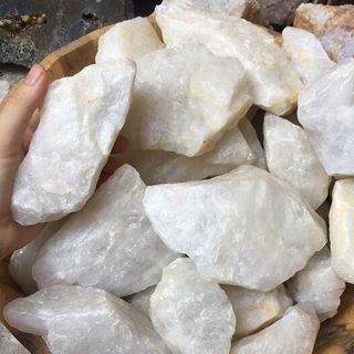 Đá thạch anh trắng thô phong thủy 1 kg