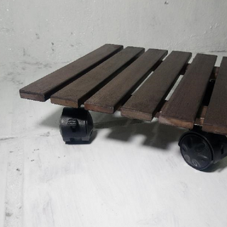 LÓT CHẬU CÂY HOA CÓ BÁNH XE GỖ VUÔNG 30X30 NÂU ĐEN