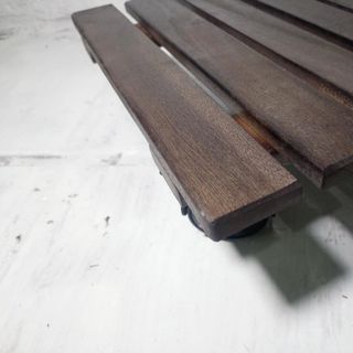 LÓT CHẬU CÂY HOA CÓ BÁNH XE GỖ VUÔNG 30X30 NÂU ĐEN