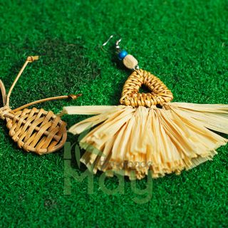 Khuyên tai mây gắn sọi cọ rafia