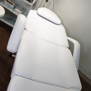 Giường phun xăm tiêm Filler cao cấp – Màu trắng