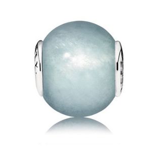 SỈ charm Essence 09