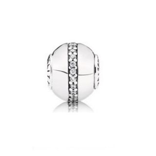 SỈ charm Essence 22