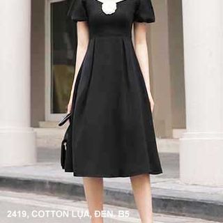 ĐẦM XÒE TAY NGẮN CỔ VUÔNG ĐÍNH HOA GIỮA NGỰC 2419