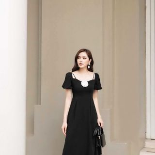 ĐẦM XÒE TAY NGẮN CỔ VUÔNG ĐÍNH HOA GIỮA NGỰC 2419