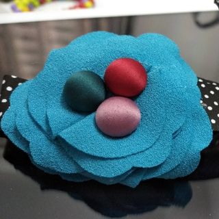 Kẹp tóc hoa màu xanh