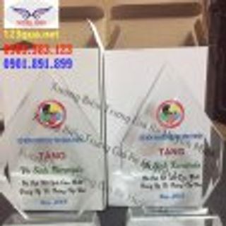 Kỷ niệm chương pha lê in logonhận làm biểu trưng in logo hình ảnh tại tphcm