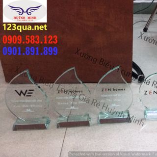 Kỷ niệm chương pha lê in logonhận làm biểu trưng in logo hình ảnh tại
