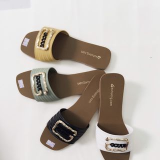 Dép nữ khóa chữ