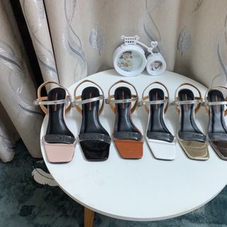 sandal mũi vuông