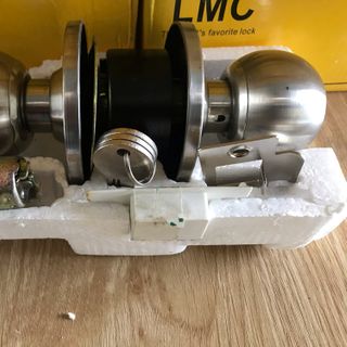 Khoá tay nắm tròn xoay