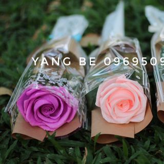 Bó hoa hồng cánh 1 bông từ giấy nhún handmade