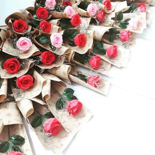 Bó hoa hồng cánh 1 bông từ giấy nhún handmade