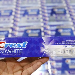 Kem Đánh Răng Crest 3D White Vivid Mint Ultra 150g