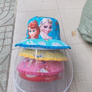 Nón trẻ em có kính bảo vệ chống dịch có khoá tháo rời