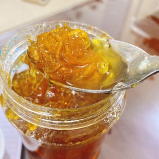 Tắt rim đường phèn sát khuẩn ngừa ho và nhiều lợi ích khác từ vỏ tắc