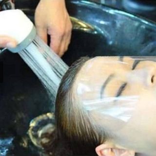 Miếng che mặt cho khách khi làm tóc