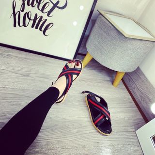 Giày sandal quai chéo tc